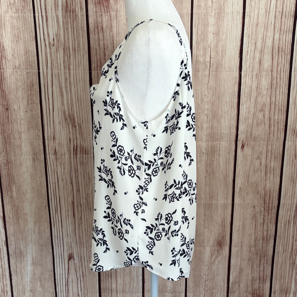 LOFT White with Blue Floral Pattern Camisole Top Medium - Picture 3 of 7